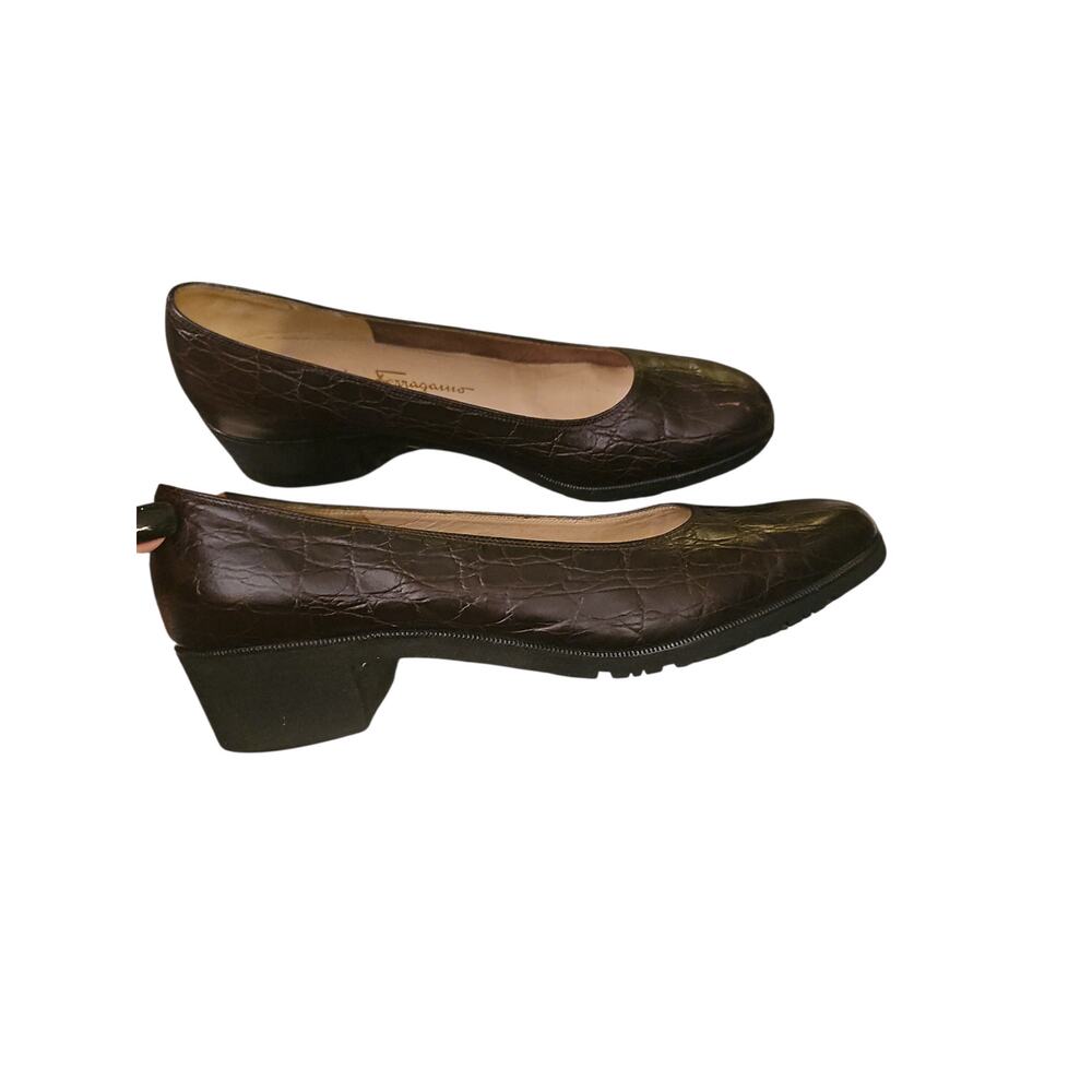 Salvatore Ferragamo sz 8 brown croc embossed leather  low heels pumps vintage